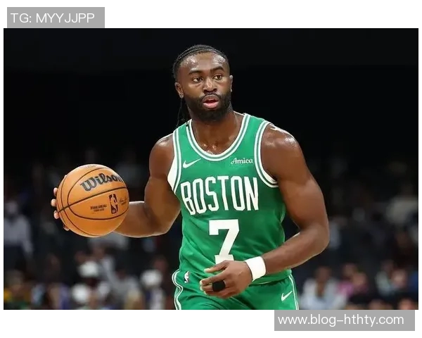 杰伦布朗首节火力全开独得16分但球队仍落后11分苦苦追赶