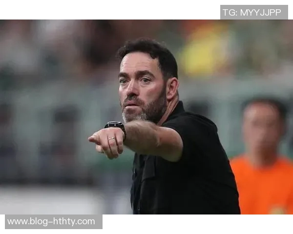 老友重聚亚泰主帅苏亚雷斯与国安队工作人员深情相拥展现友谊之情