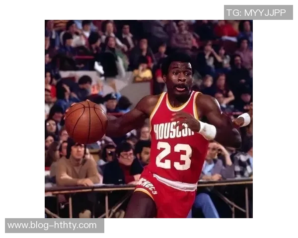 墨菲表现起伏14投仅中6罚球命中率不佳却仍砍下21分10板4助2断