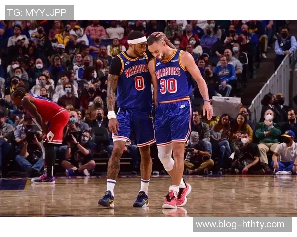 老队友重聚李凯尔赛后与库里追梦小佩顿温情互动展现深厚情谊